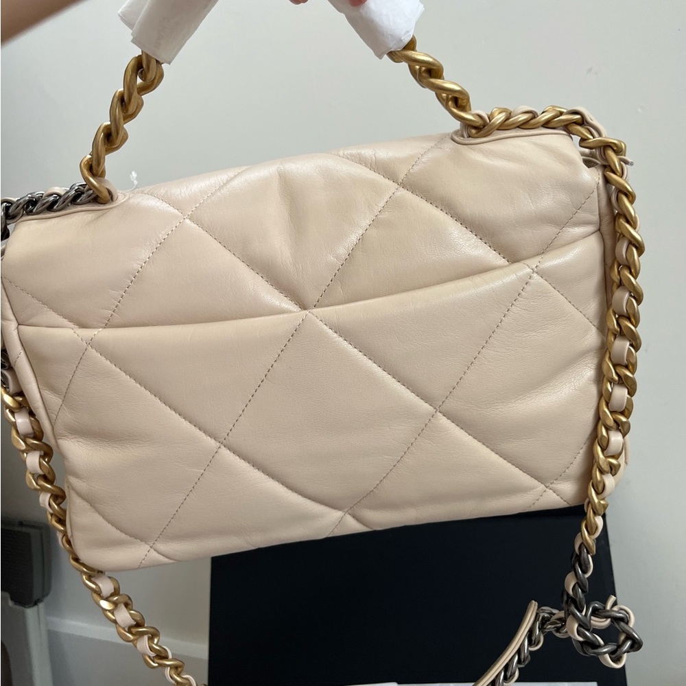 🖤SOLD ON WEBSITE🖤100% authentic NIB 20A CHANEL 19 large beige cream nude - Picture 4 of 9